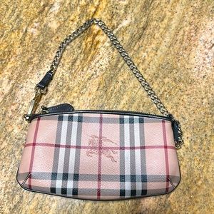 Well maintain Burberry under arm bag.